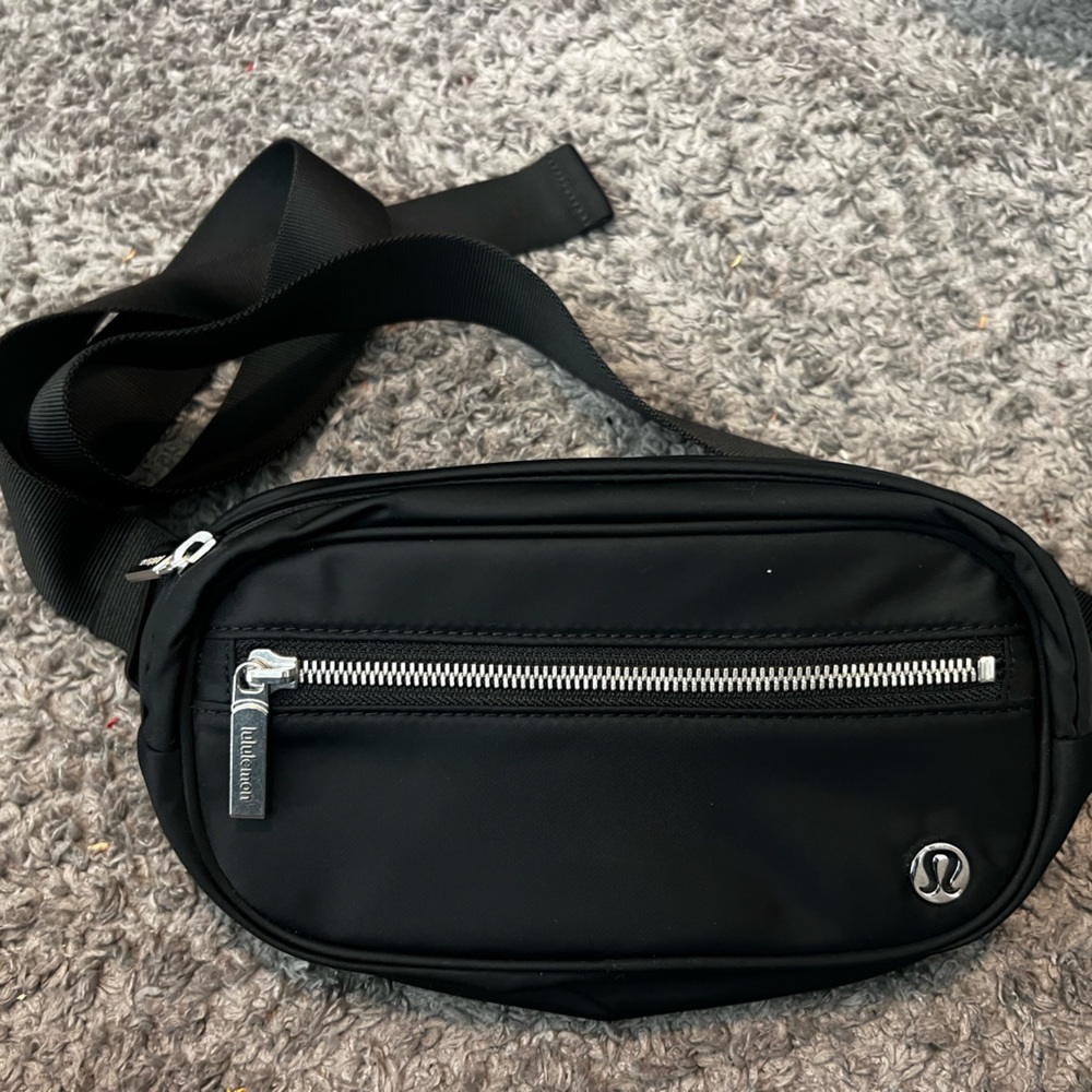 Viral bag Lululemon-everywhere belt bag